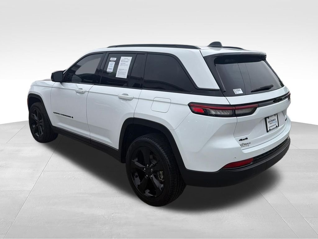 Used 2025 White Jeep Limited image 3
