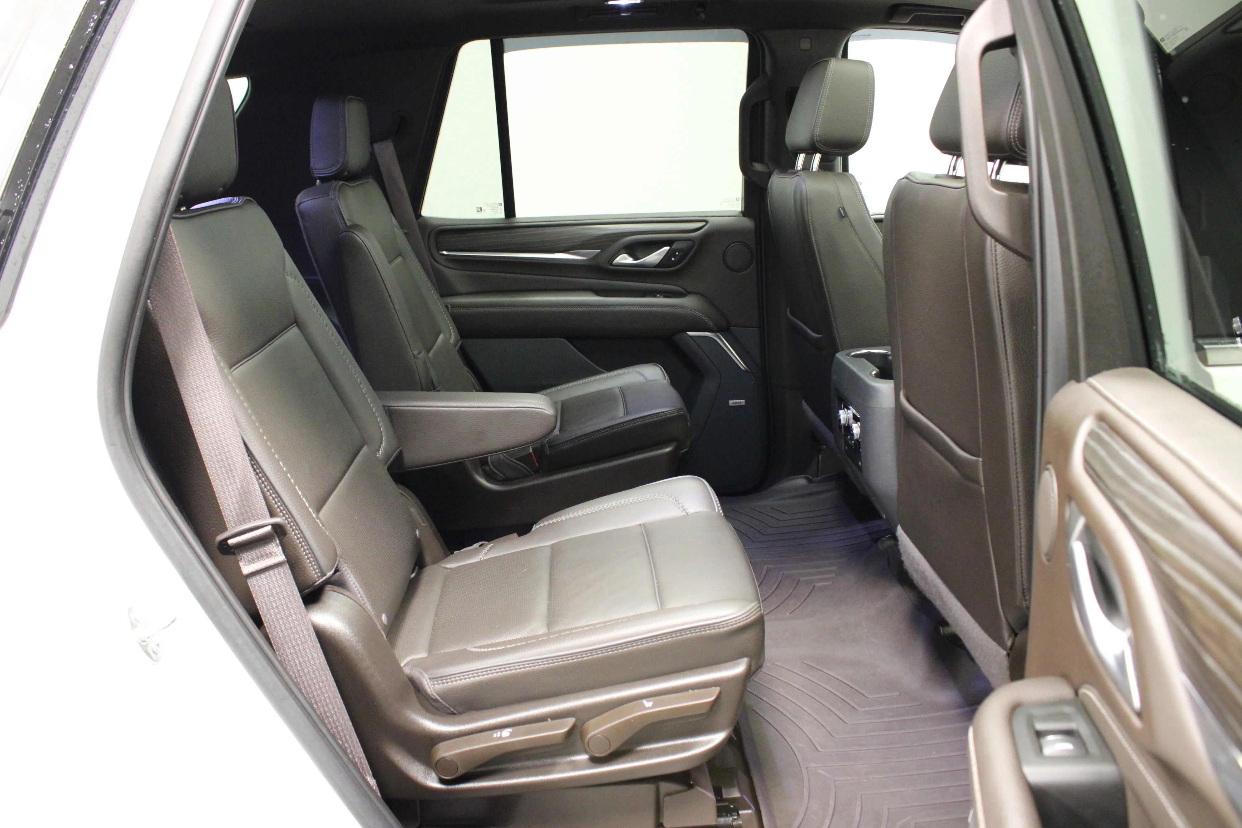 Used 2022 Summit White GMC Denali image 17