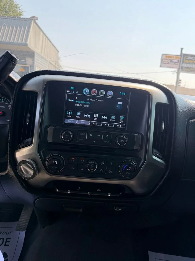 Used 2018 White Chevrolet LT image 14
