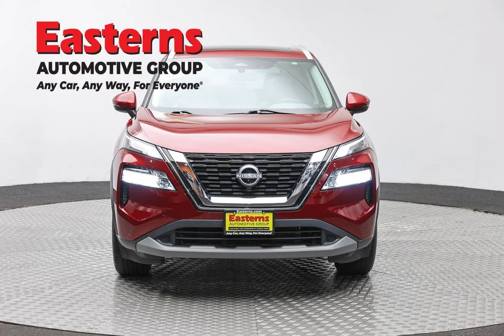 Used 2023 Red Nissan SV image 2
