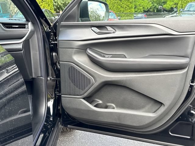 New 2026 Diamond Black Crystal Pearlcoat Jeep Laredo X image 27