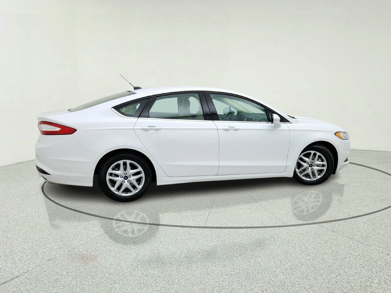 Used 2015 Oxford White Ford SE image 14