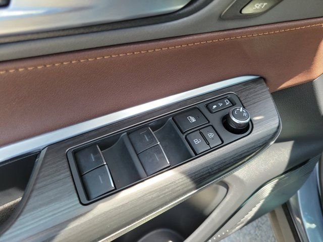 2023 Toyota Venza Limited - Photo 18