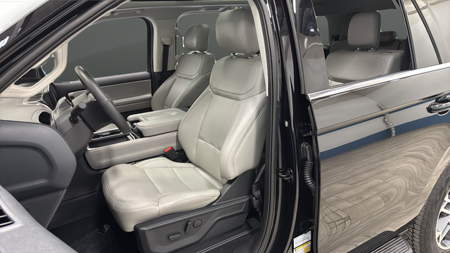 Used 2025 Agate Black Metallic Ford Active image 9