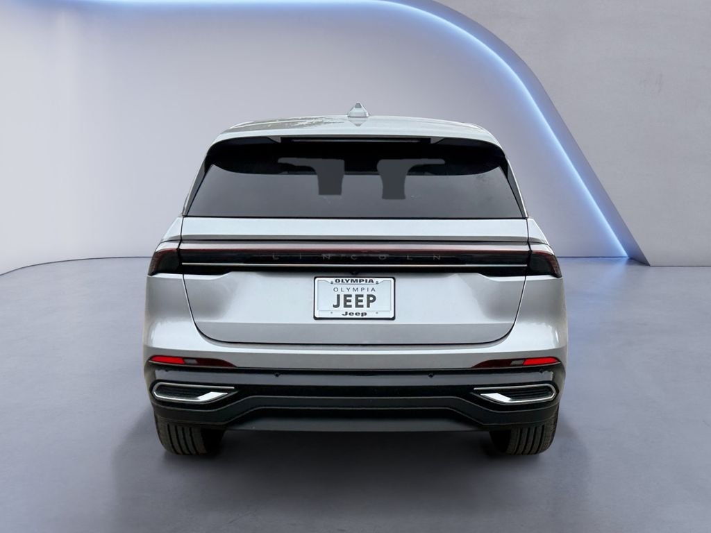 Used 2025 Silver Lincoln Premiere image 4
