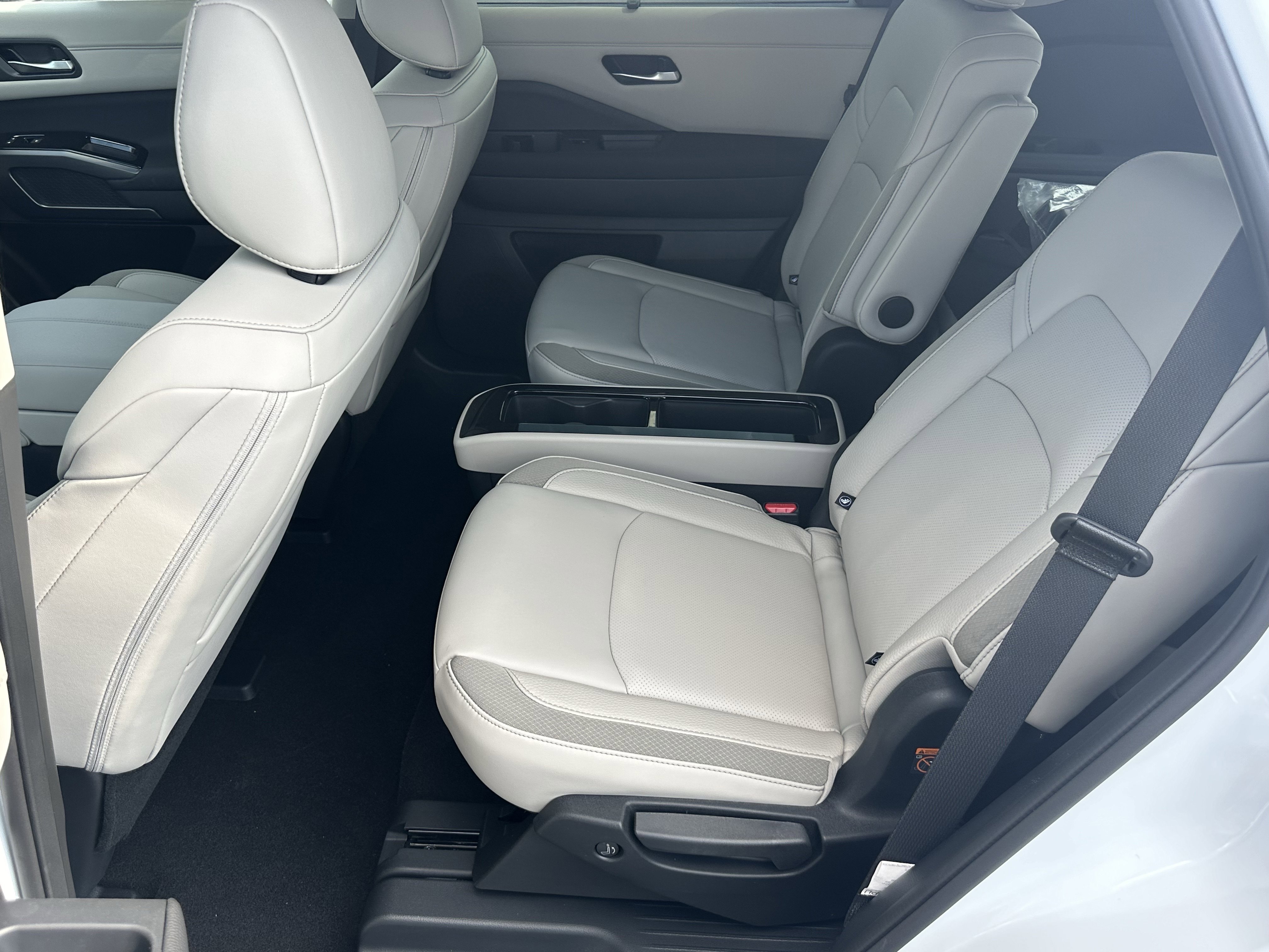 New 2026 Everest White Pearl Tricoat Nissan SL image 22