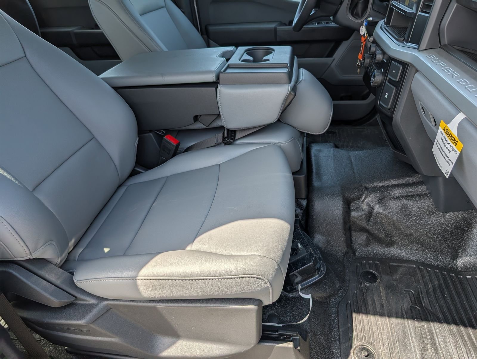 2025 Ford F-350 Super Duty Chassis Cab XL - Photo 26