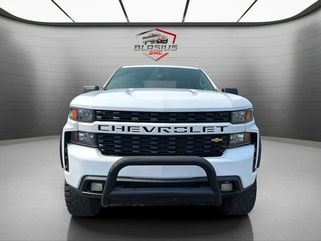 Used 2019 White Chevrolet Custom image 8