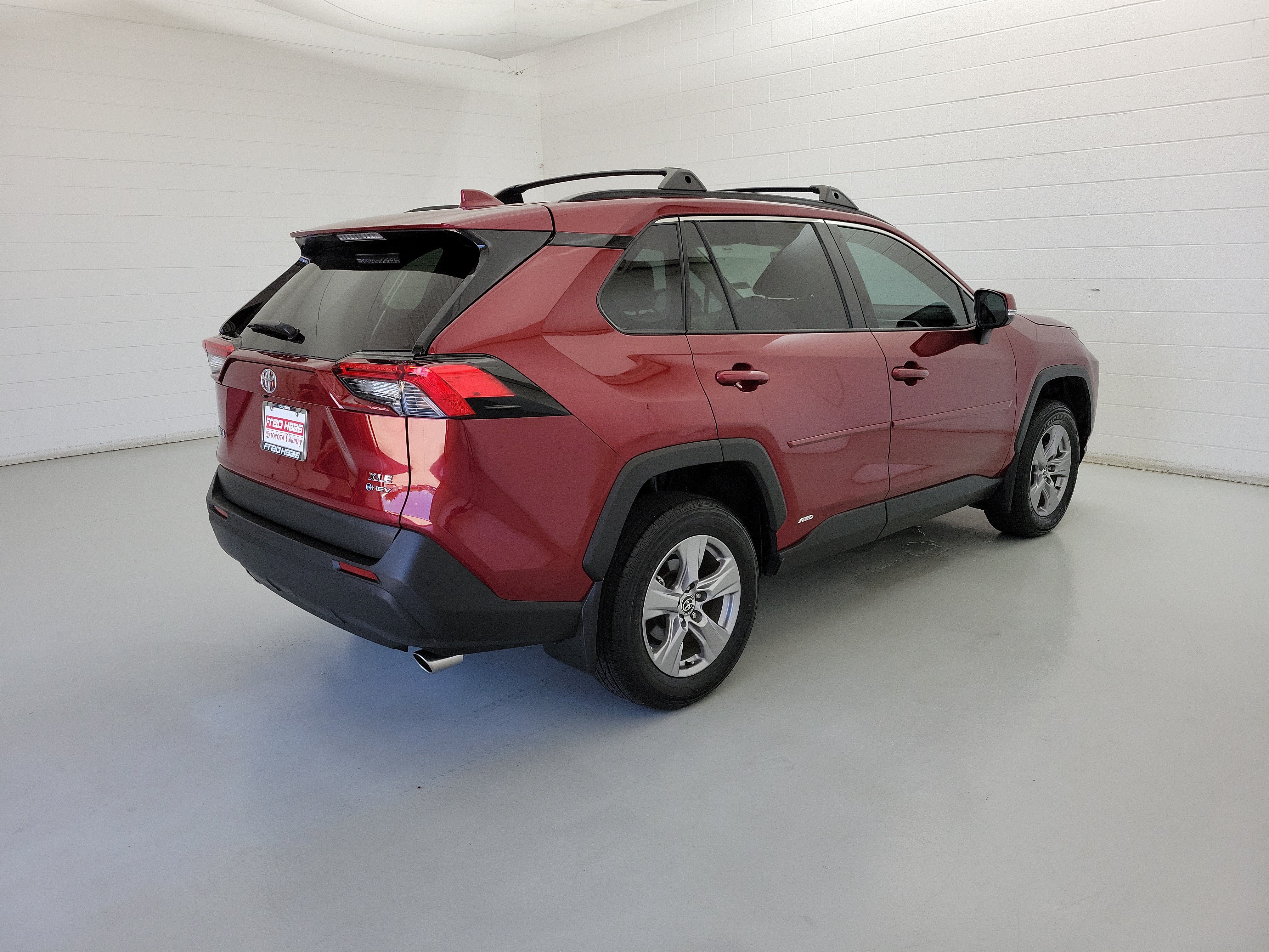 Used 2025 Ruby Flare Pearl Toyota XLE image 5