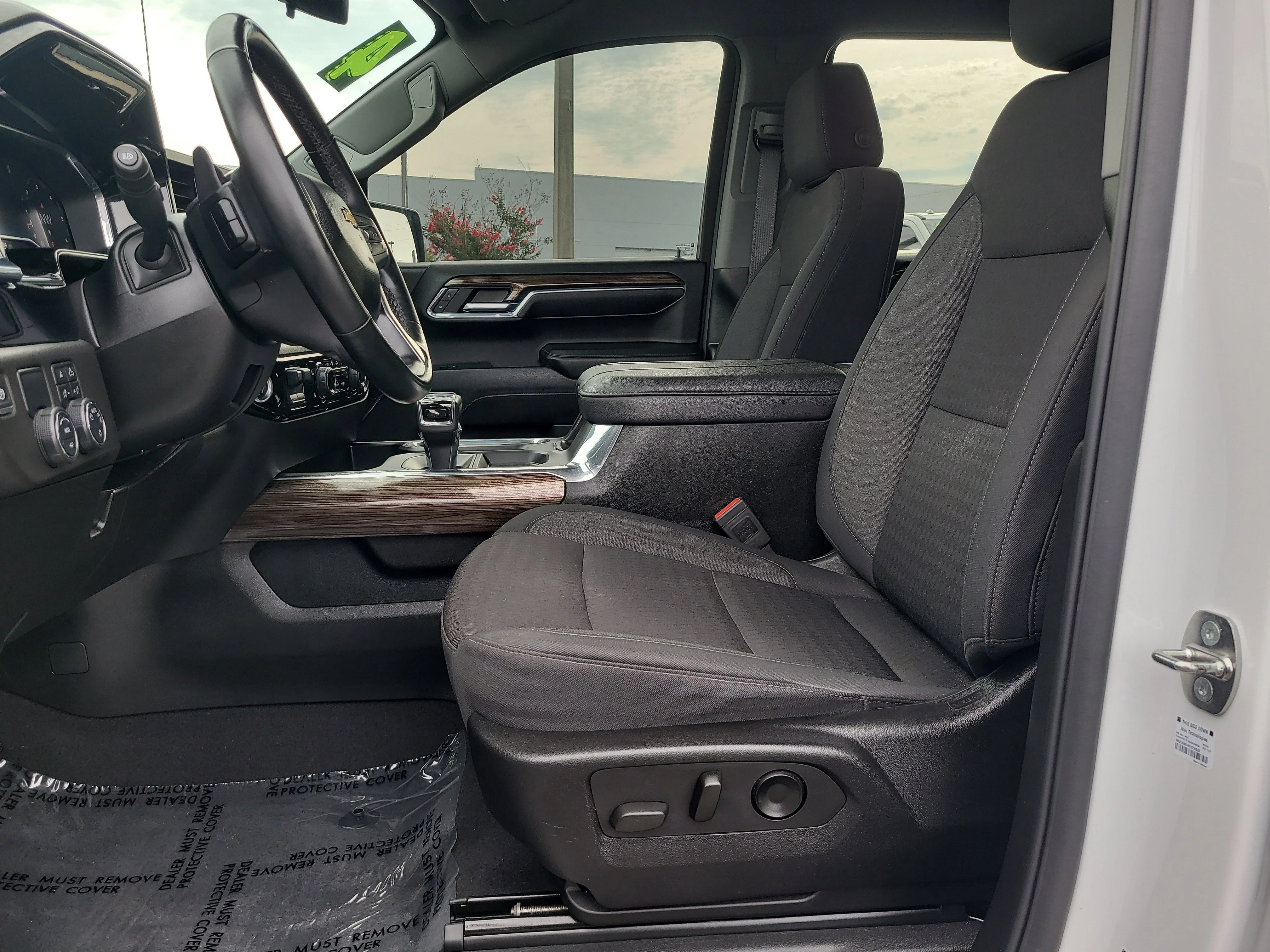 Used 2024 Summit White Chevrolet LT image 18