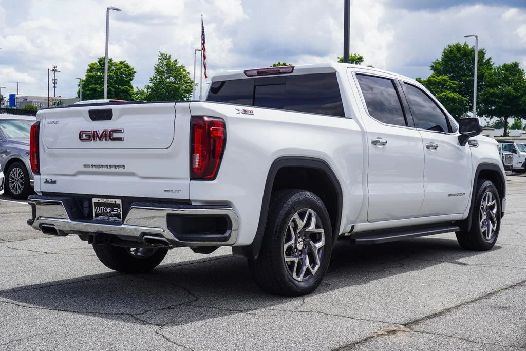 Used 2022 White GMC SLT image 30