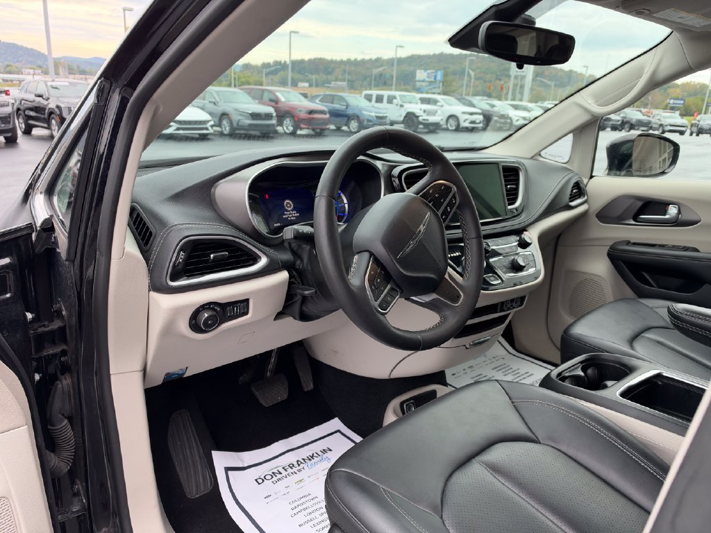 Used 2024 Black Chrysler Select image 11