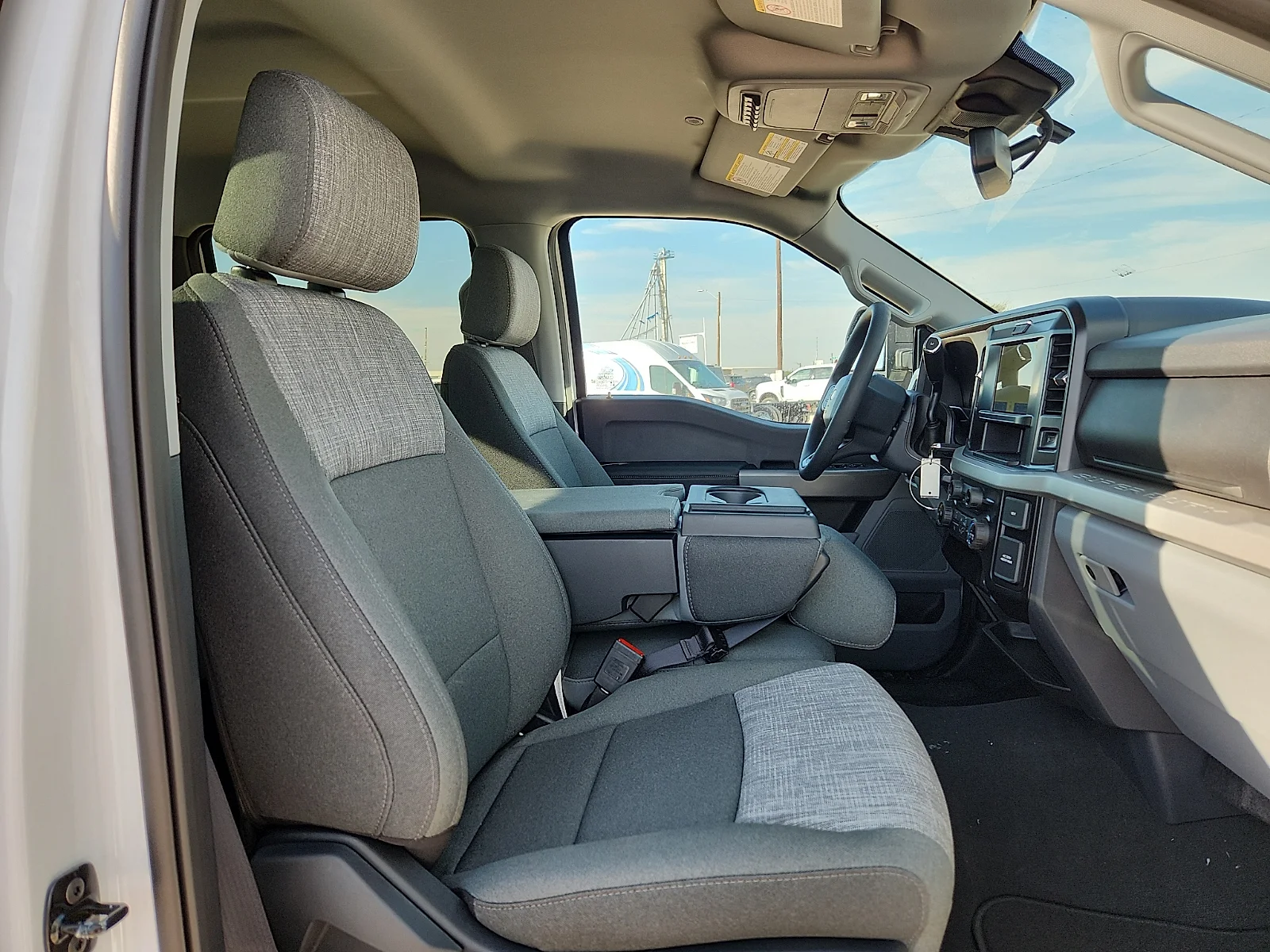 New 2027 Oxford White Ford XLT image 20