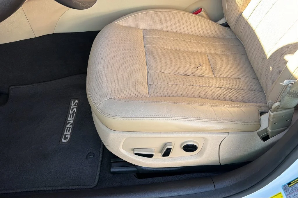 Used 2015 White Hyundai 3.8 image 18