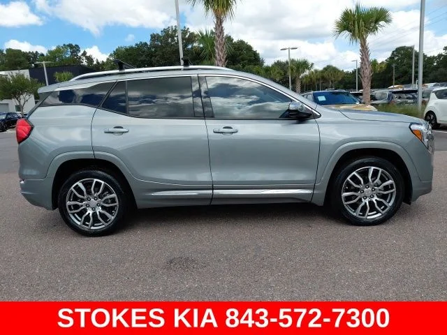 Used 2023 Silver GMC Denali image 3