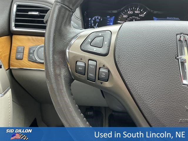 Used 2013 White Platinum Metallic Tri-Coat Lincoln AWD 4DR SUV image 8