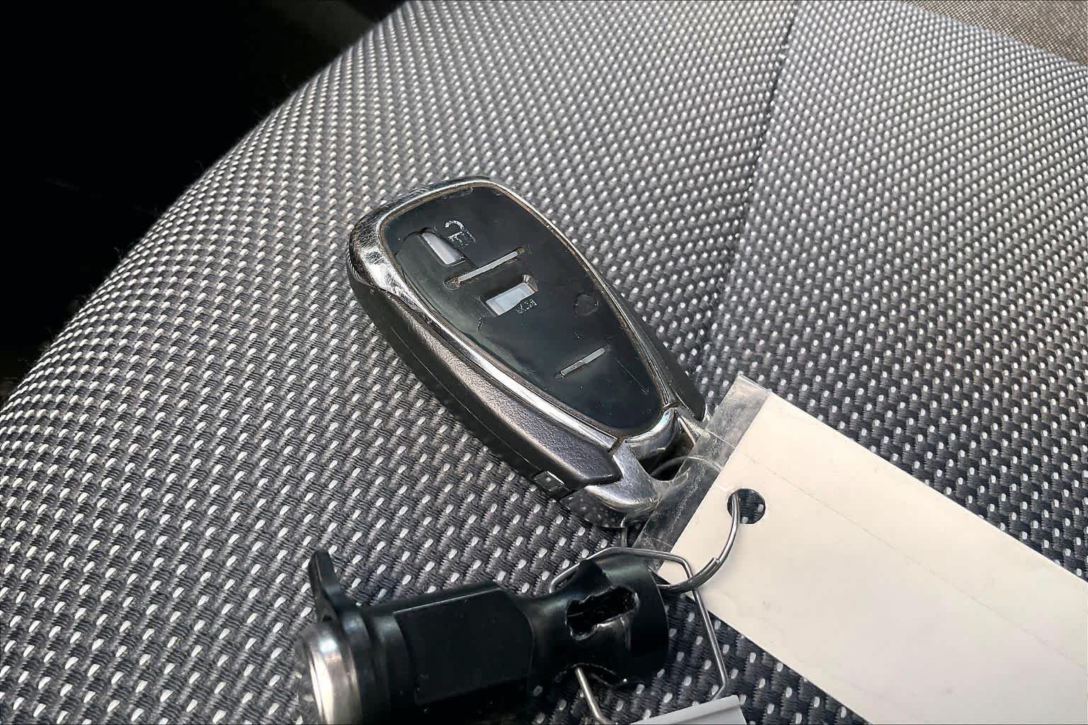 Used 2018 Summit White Chevrolet LT Cloth image 14