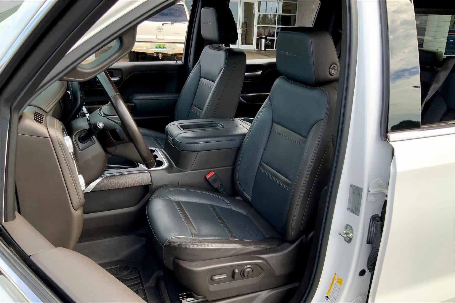 Used 2019 White Frost Tricoat GMC Denali image 8