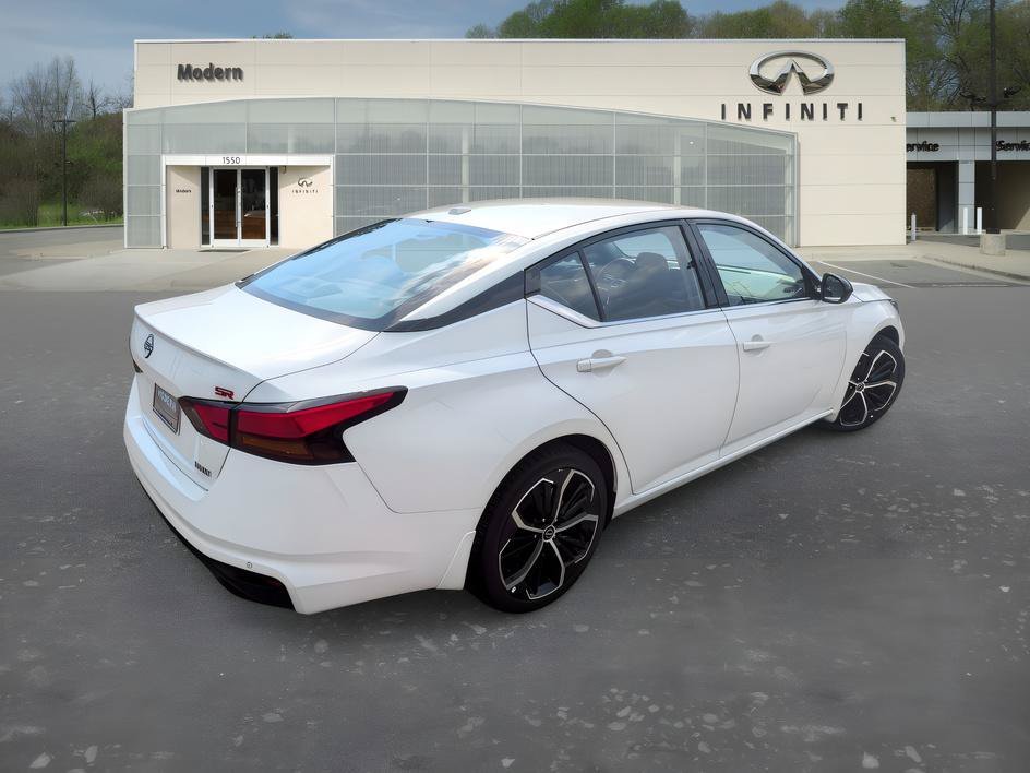 Used 2025 Pearl White Tricoat Nissan SR image 4