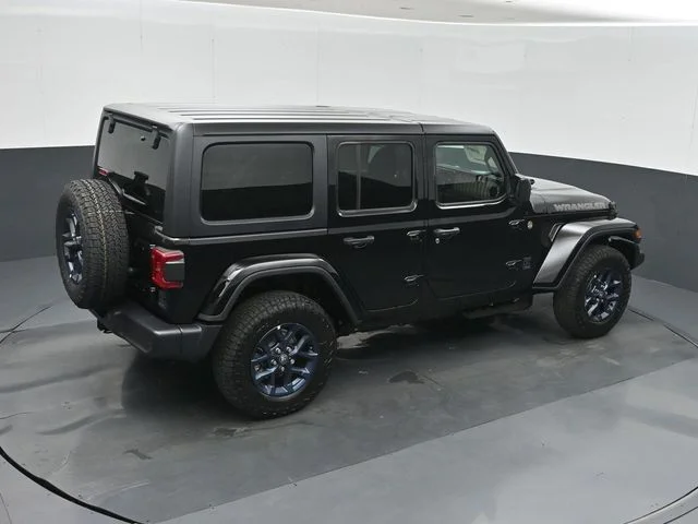 New 2026 Black Clear-Coat Exterior Paint Jeep 85th Anniversary Edition image 32