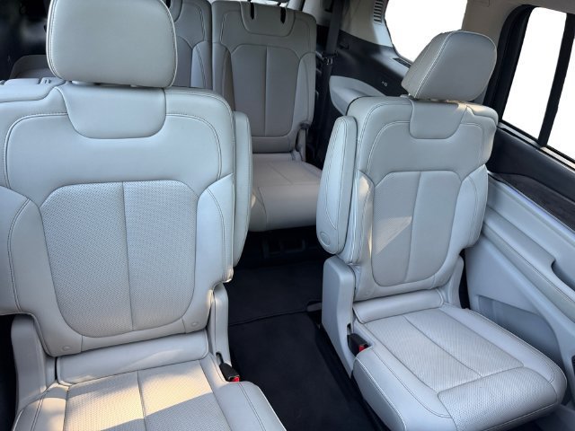 Used 2021 Diamond Black Crystal Pearlcoat Jeep Overland image 34