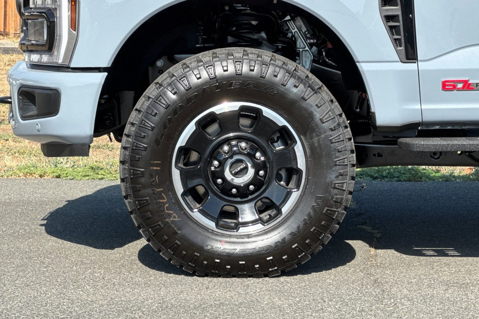 New 2026 Glacier Gray Metallic Tri-Coat Ford F-250® Lariat® image 28