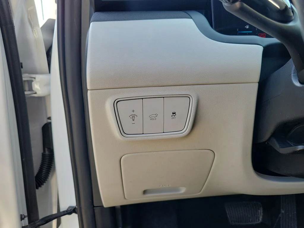 Used 2024 White Pearl Hyundai Limited image 17