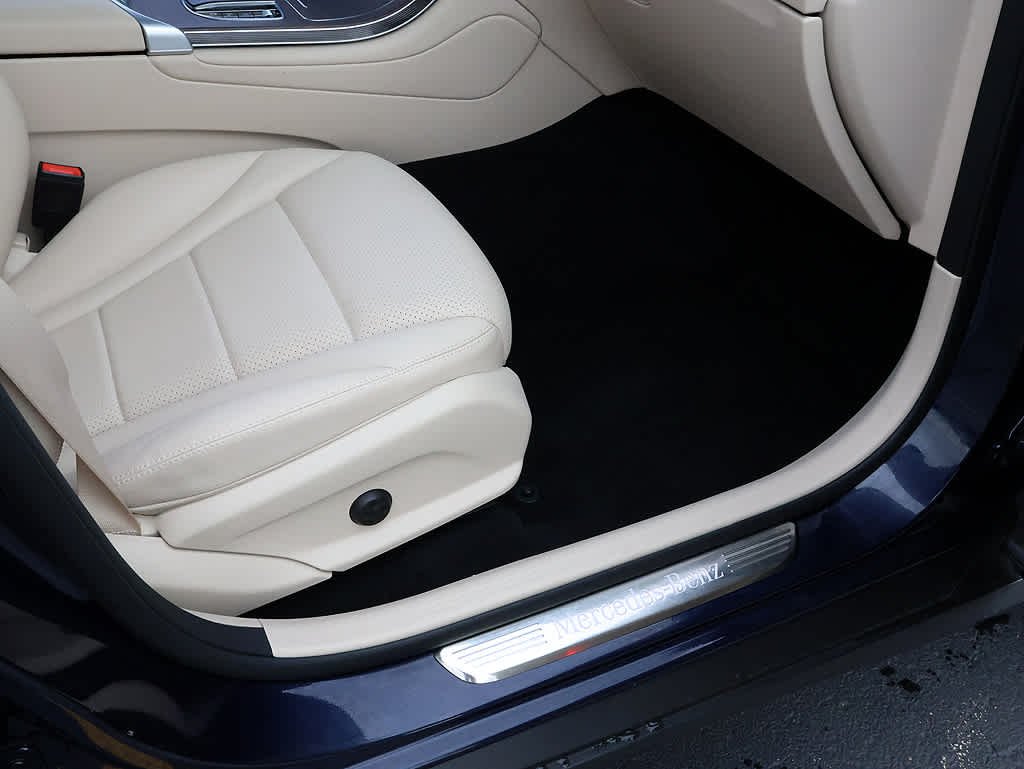 Used 2022 Lunar Blue Metallic Mercedes-Benz GLC 300 image 34