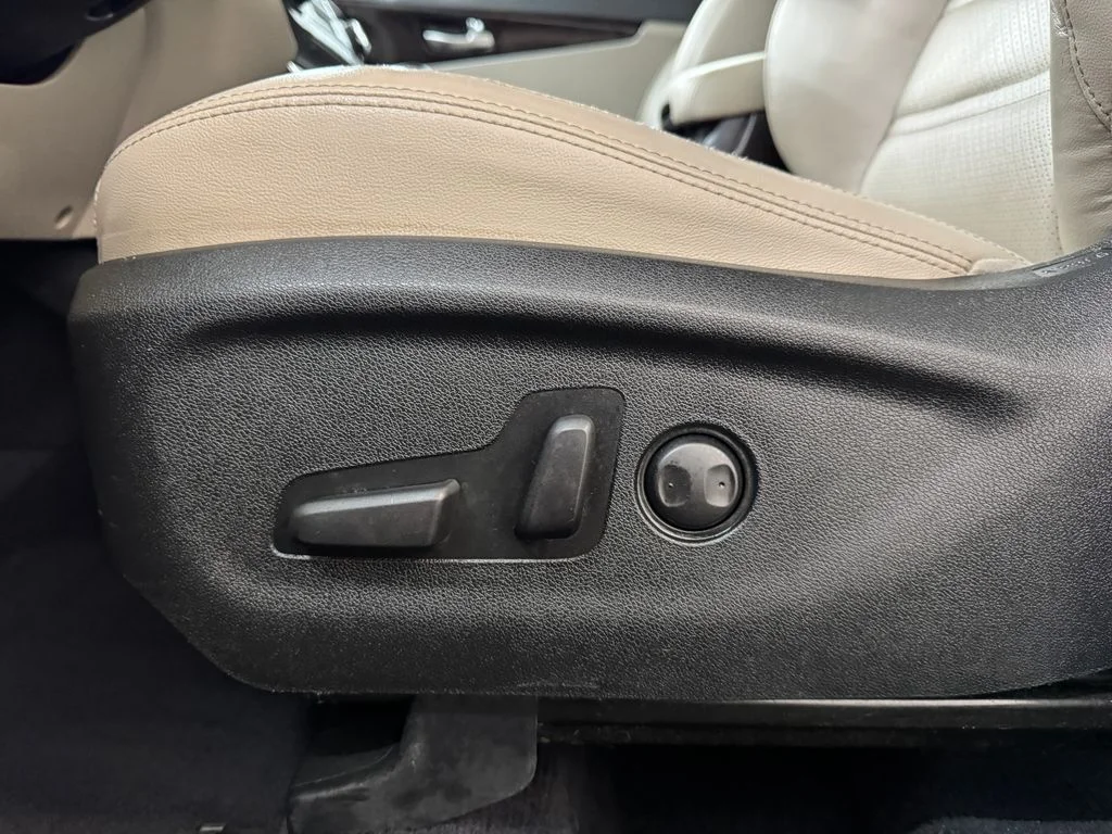 Used 2019 Red Kia EX image 15