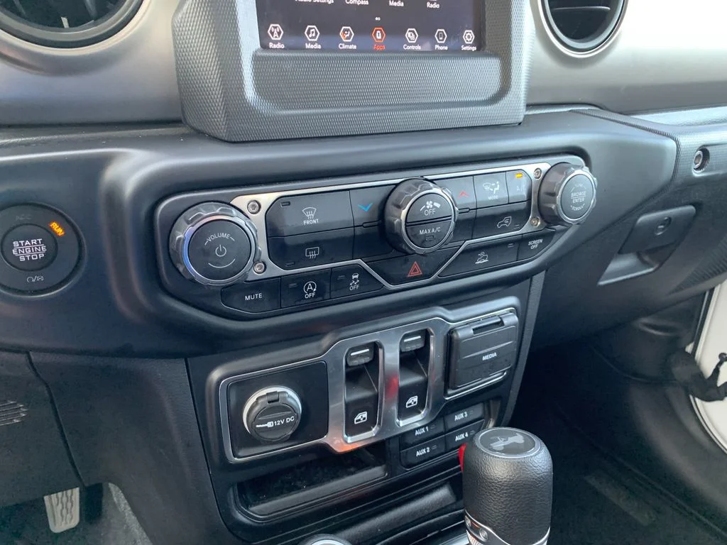 Used 2022 White Jeep Sport S image 25