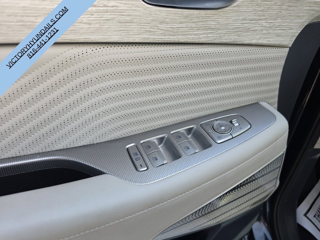 Used 2025 White Hyundai Calligraphy image 17