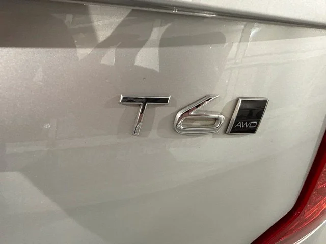 Used 2020 Silver Volvo T6 Momentum image 10