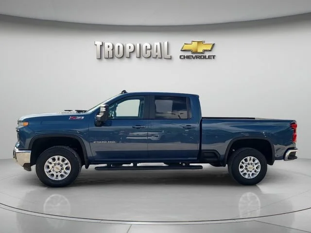 Used 2025 Lakeshore Blue Metallic Chevrolet LT image 2