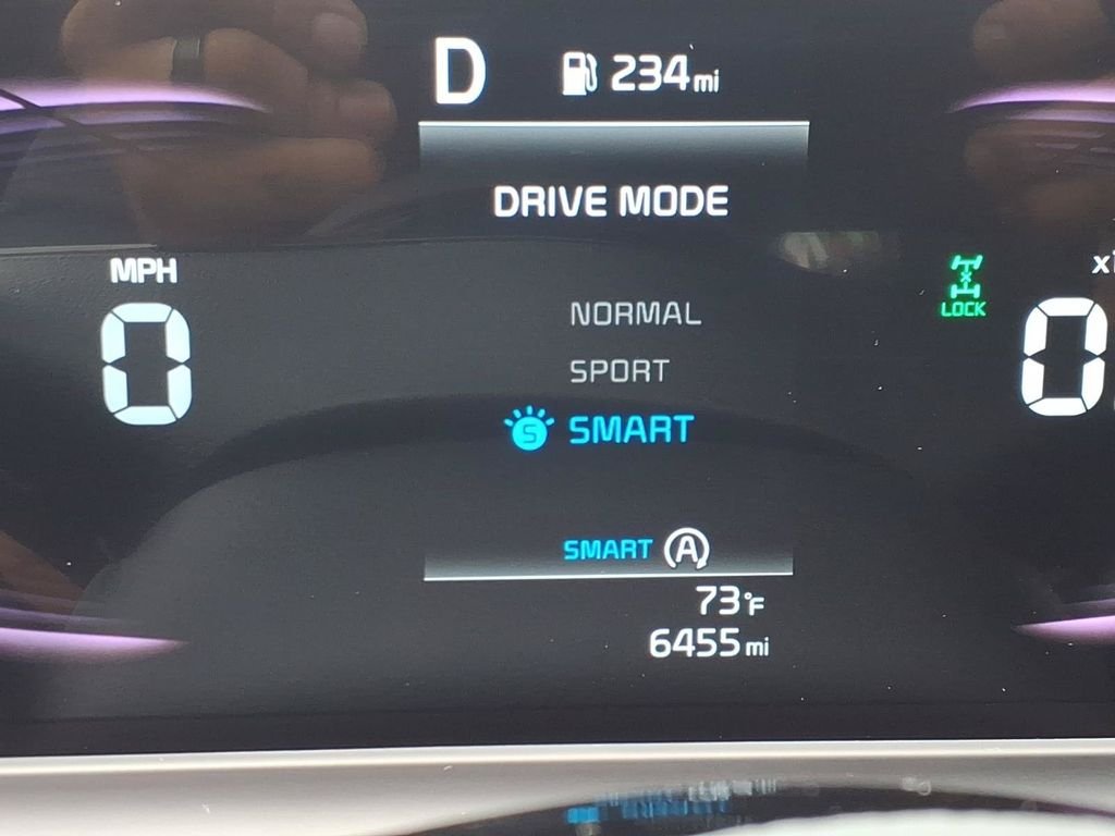 Used 2025 White Kia S image 39