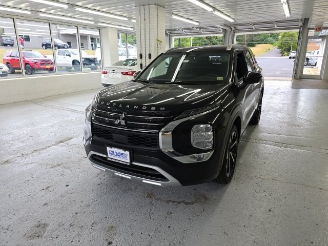 Used 2024 Black Mitsubishi SEL image 3