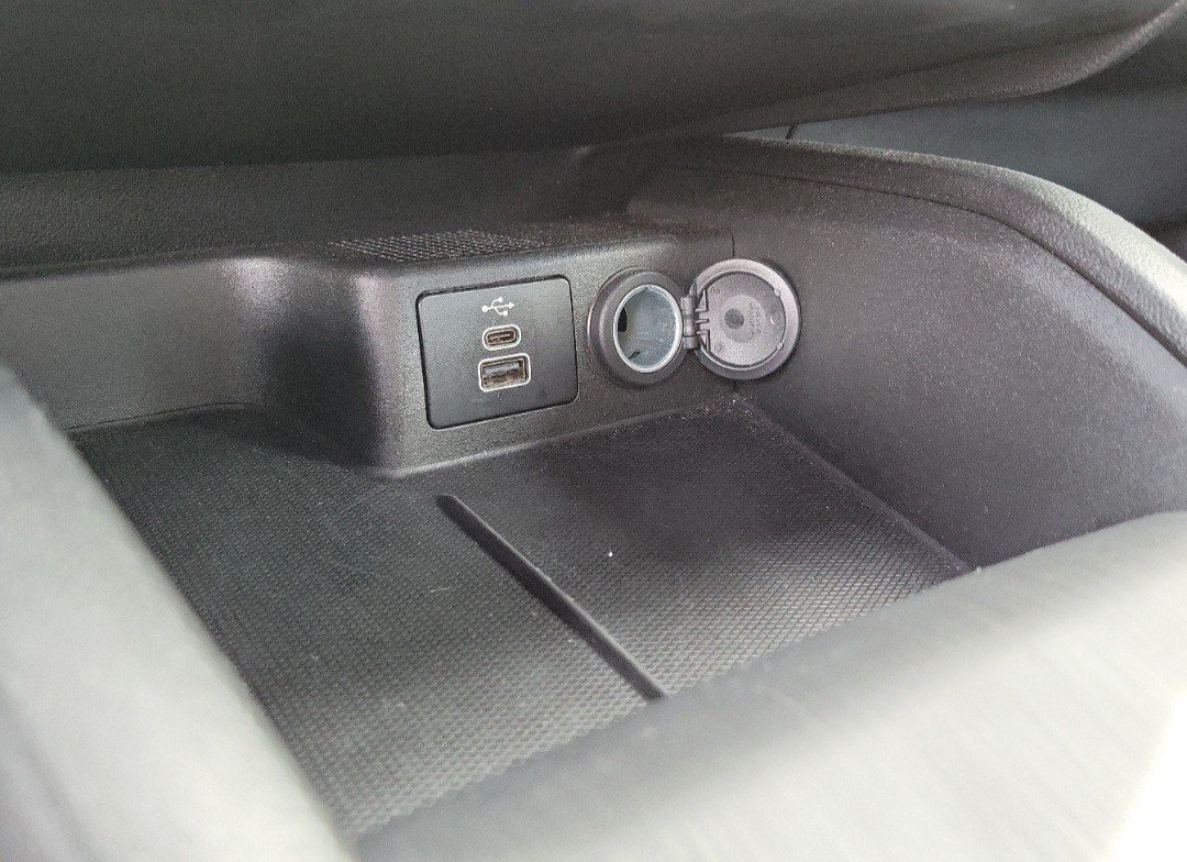 Used 2025 Oxford White Ford Active image 7
