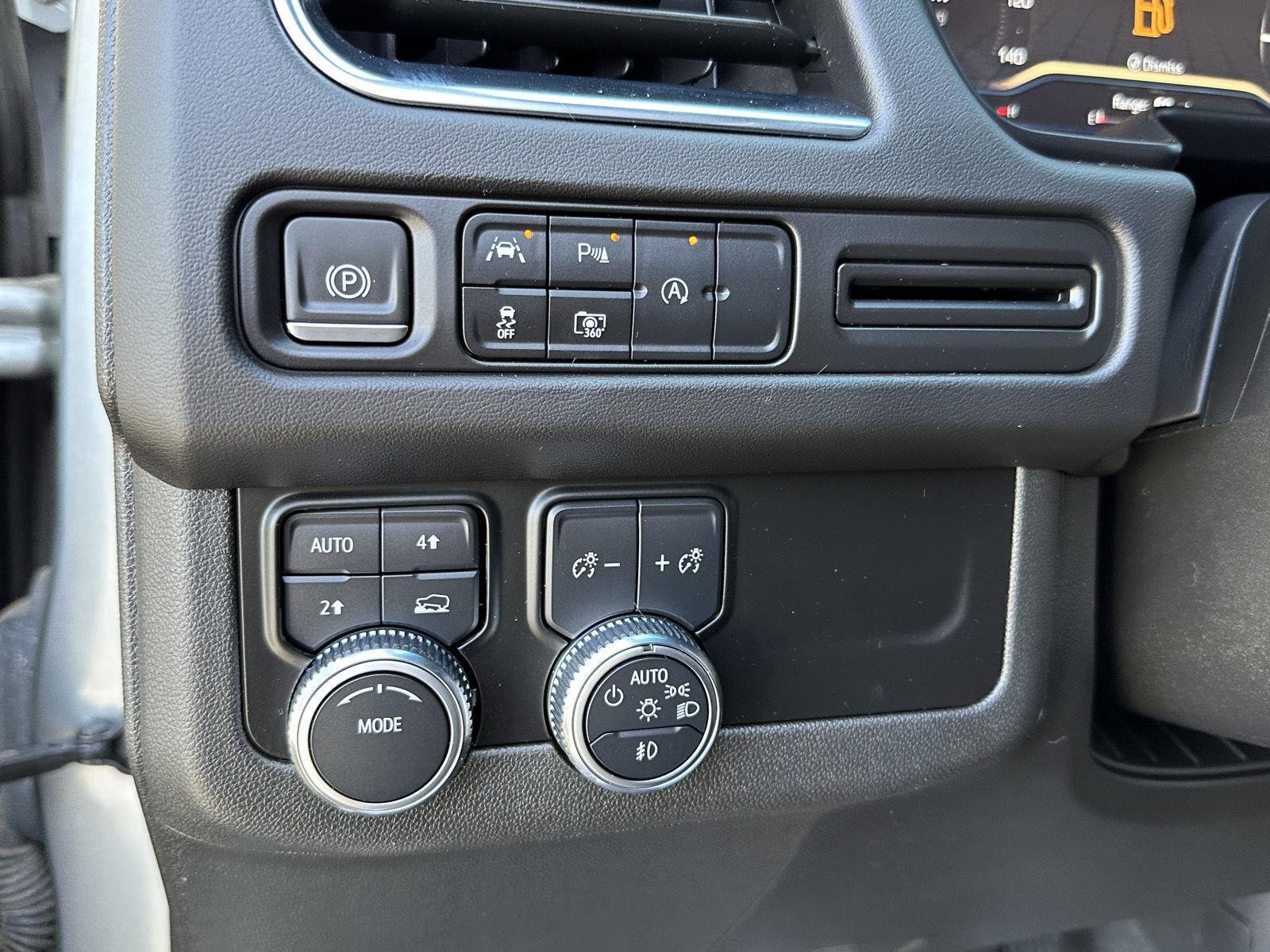 2023 GMC Yukon SLT - Photo 30