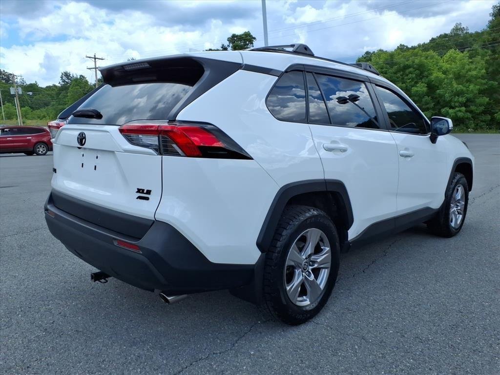 Used 2022  Toyota XLE image 6