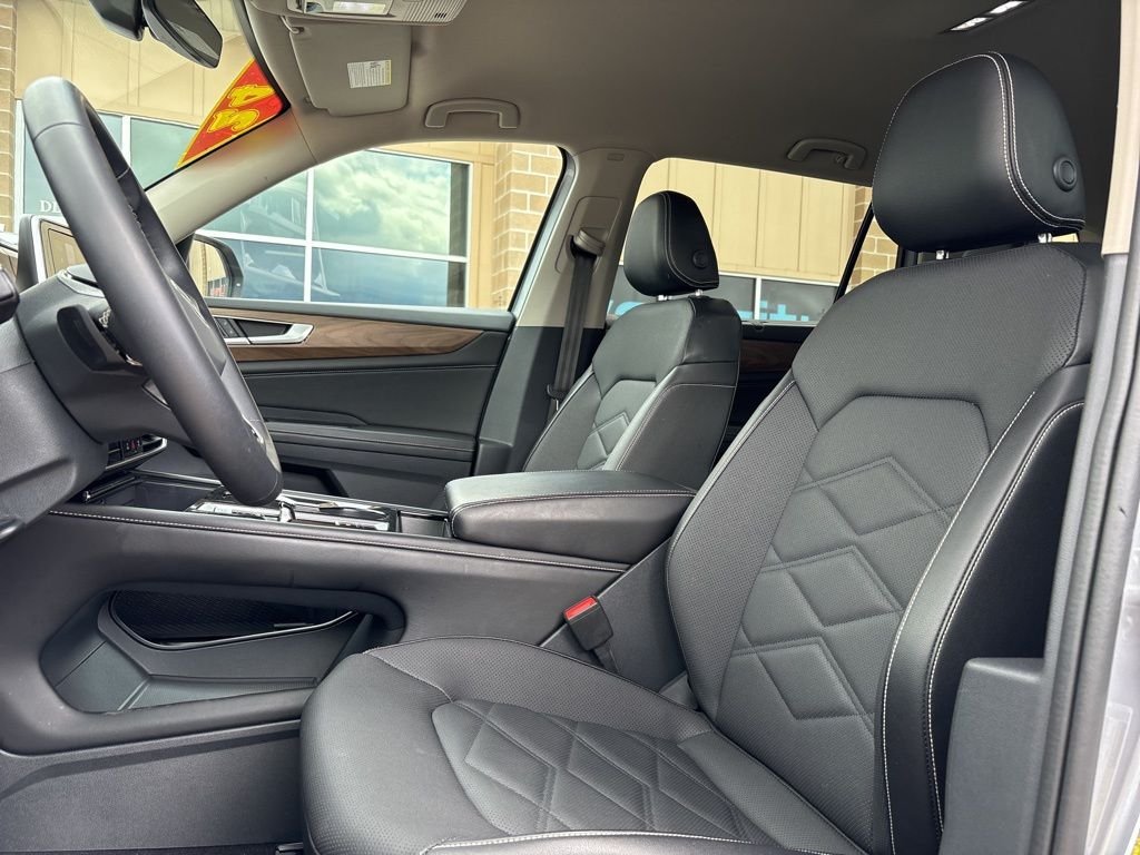 2024 Volkswagen Atlas SE w/Tech - Photo 14