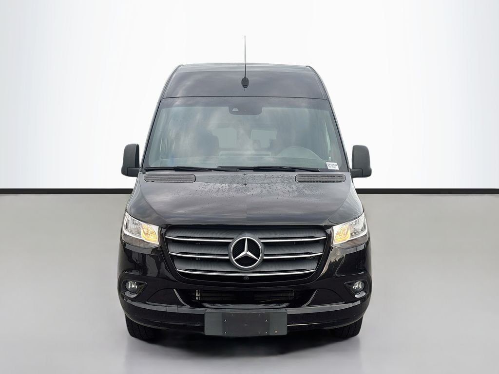 Used 2023 Black Mercedes-Benz Smartliner image 9
