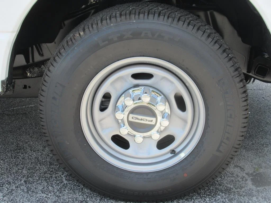 New 2024 Oxford White Ford F-250® XL image 8
