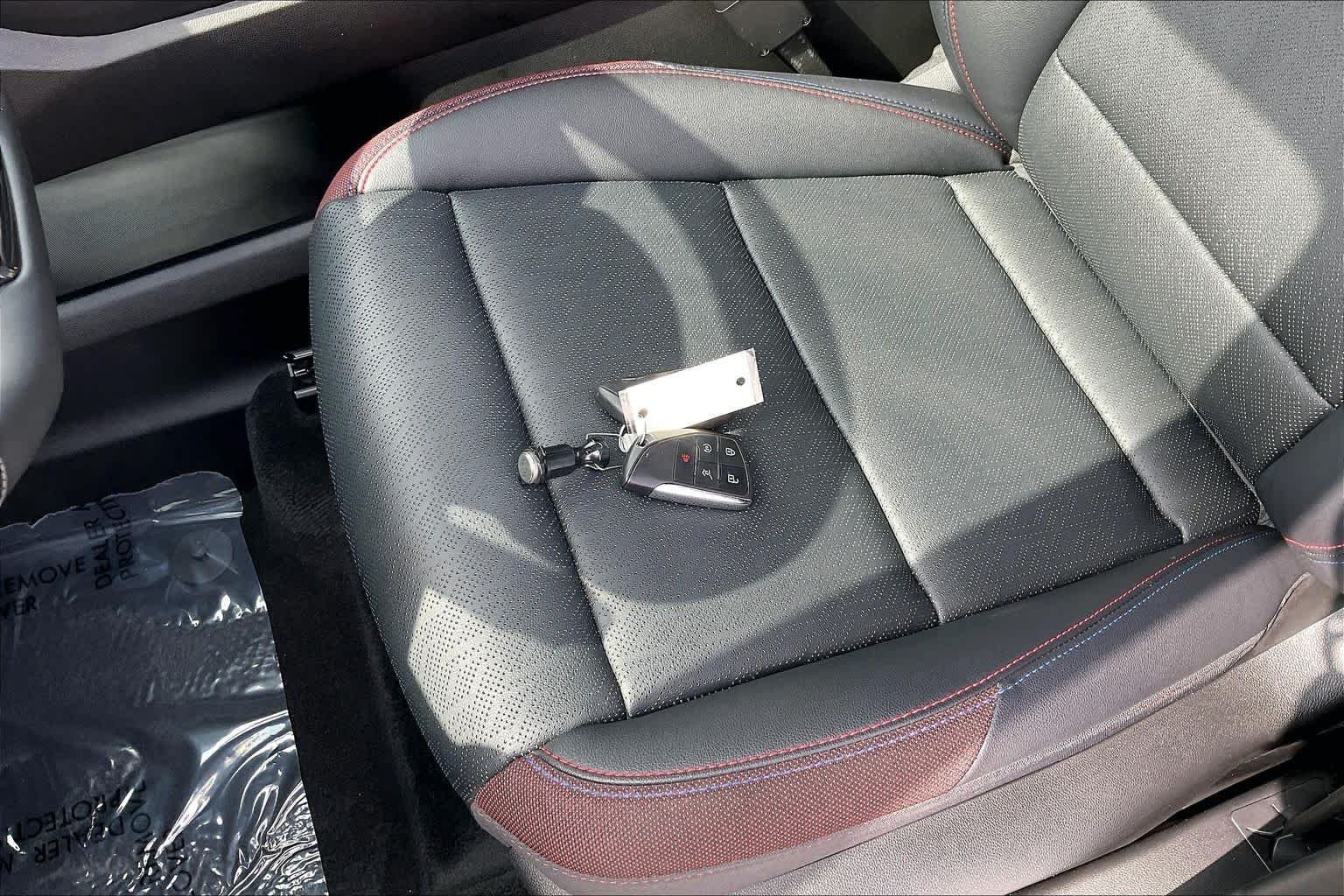 Used 2025 Mosaic Black Metallic Chevrolet AWD RS image 15