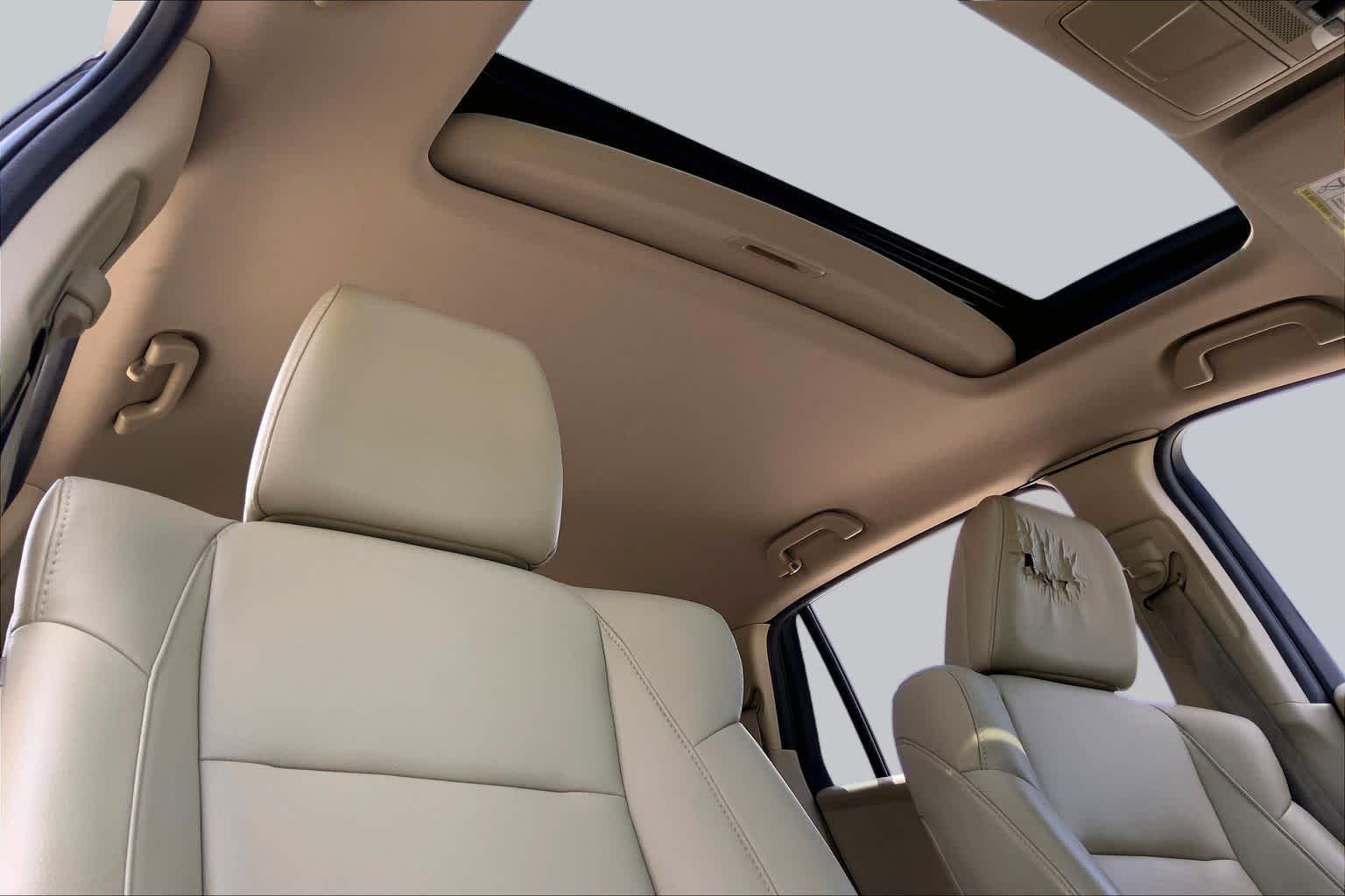 Used 2018 White Diamond Pearl Acura  image 14