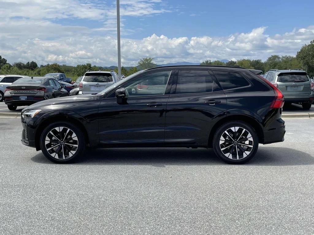 2026 Volvo XC60 Plus - Photo 21