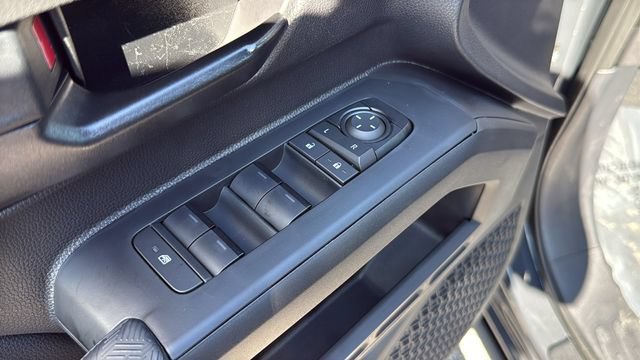 2025 Toyota Tacoma SR5 - Photo 17