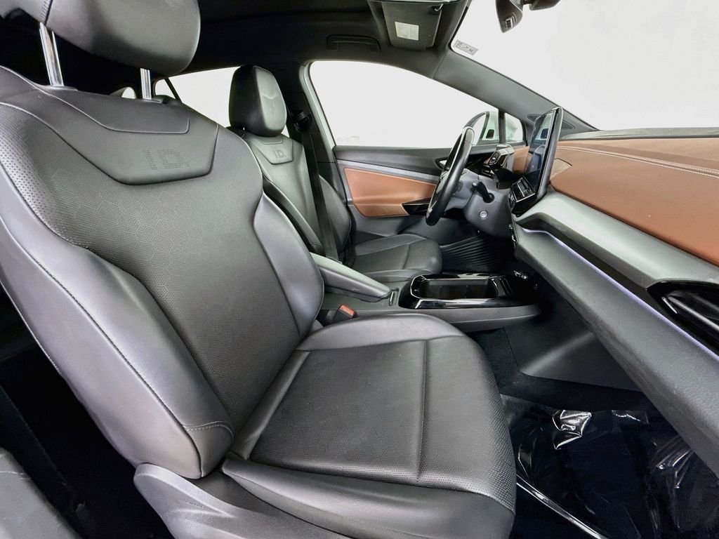 Used 2021 White Volkswagen Pro S image 27