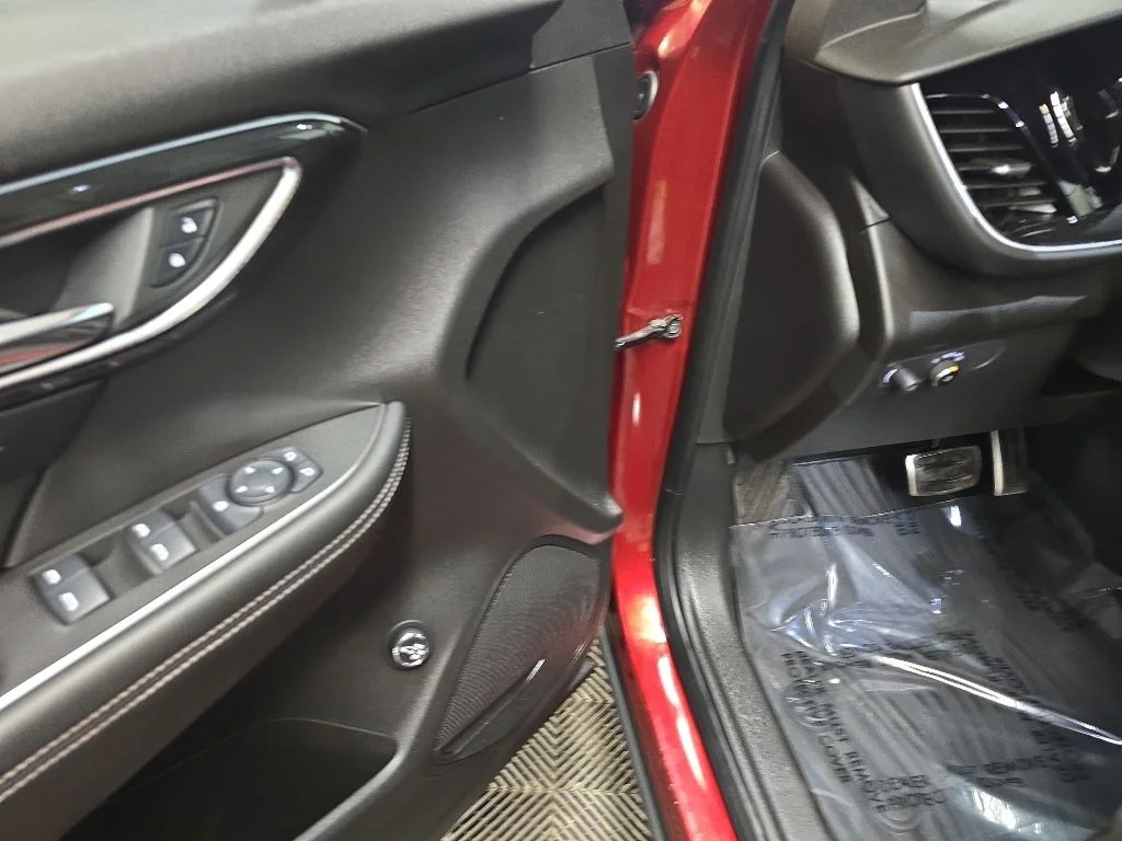 Used 2022 Red Buick Essence image 28