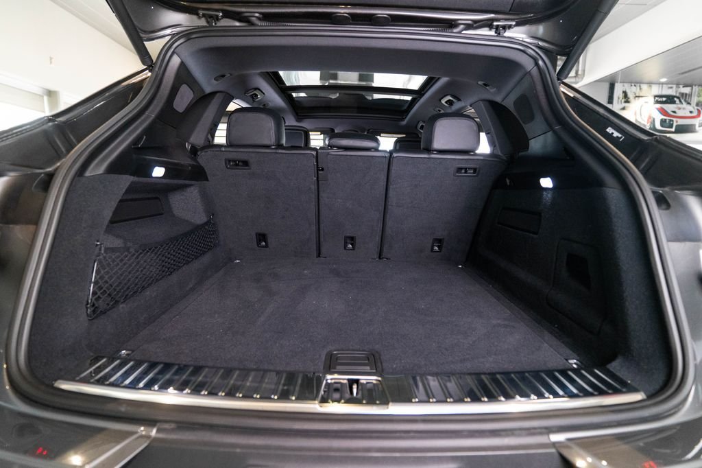 Used 2025  Porsche Base image 38
