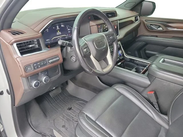 Used 2022 White Frost Tricoat GMC Denali image 10