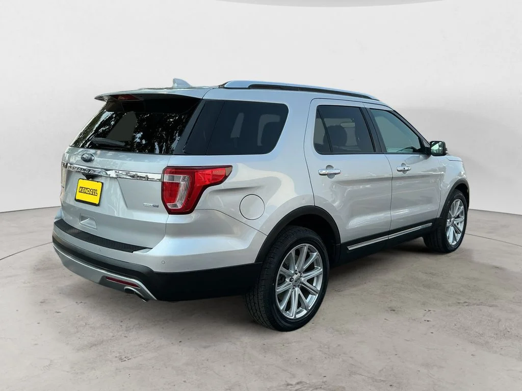 Used 2016 Silver Ford Limited image 5